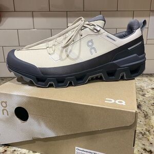 On Running Cloud Wanderer Waterproof. 13 Men’s, NWT. Perfect condition.